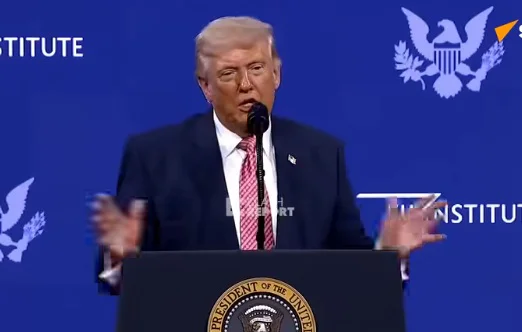 Trump-durante-una-comparecencia-publica-en-Miami