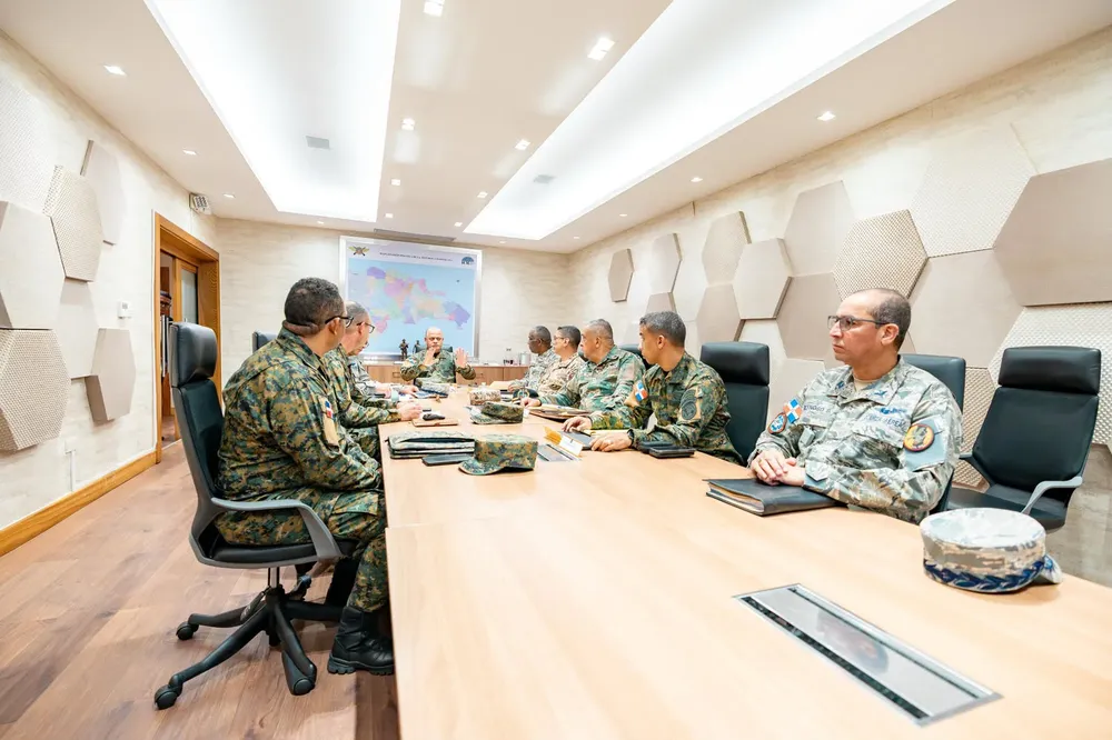 Ministro de Defensa RD, EL EXPRESO