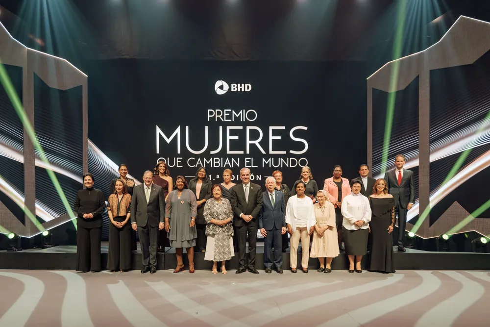 MUJERES